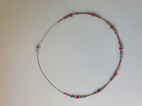 Halskette pink mit kleinen Glitzersteinen
