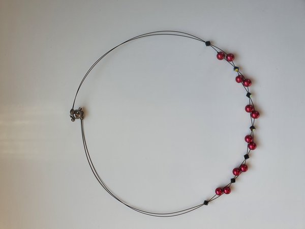 Halskette rot mit schwarzen Swarovski